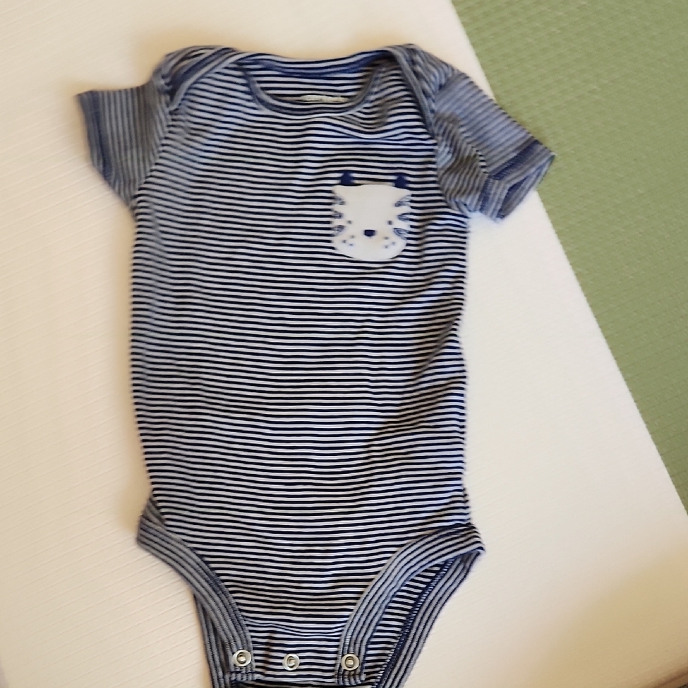 💙6M Striped Navy Blue Baby One-Piece Bodysuit with Bear Pocket